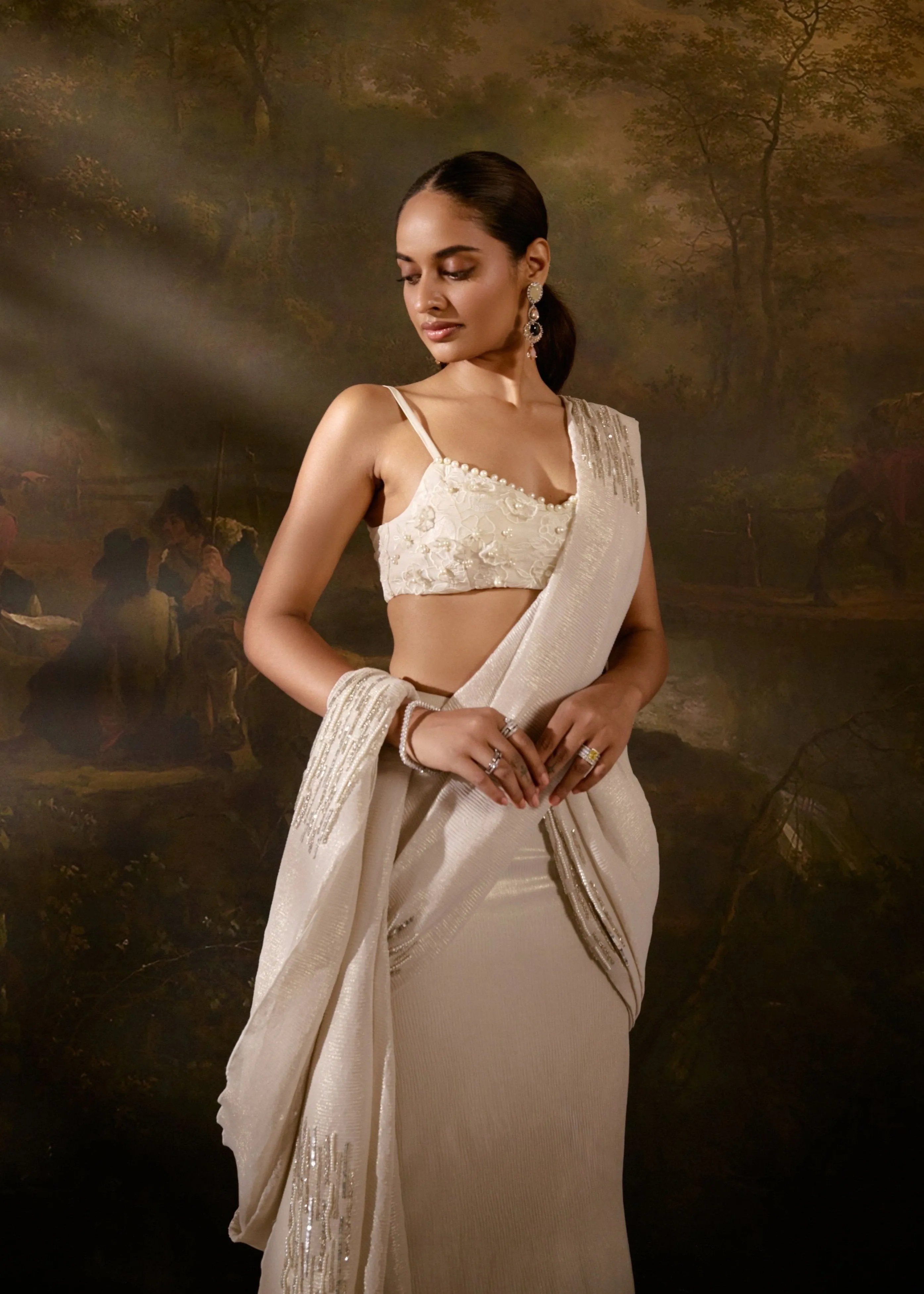 Aartika Off-White Embroidered Saree