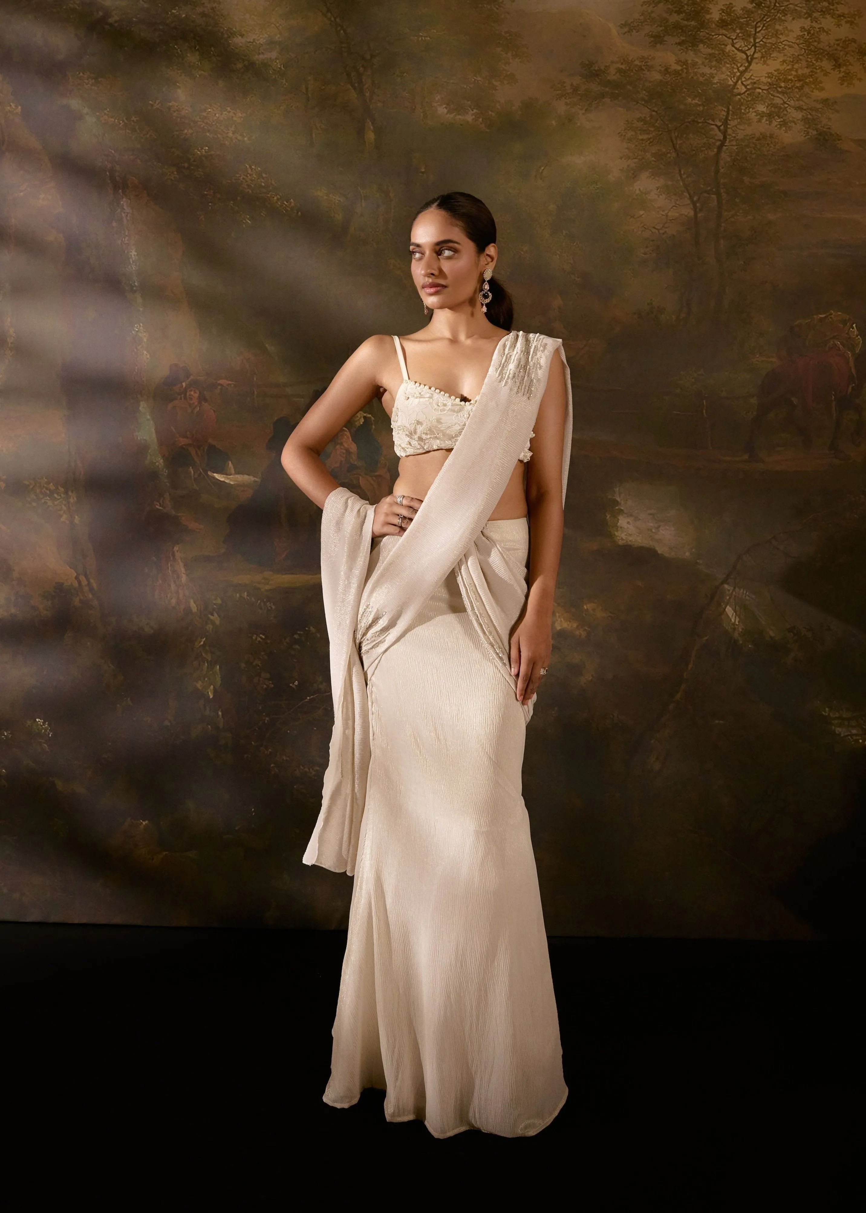 Aartika Off-White Embroidered Saree