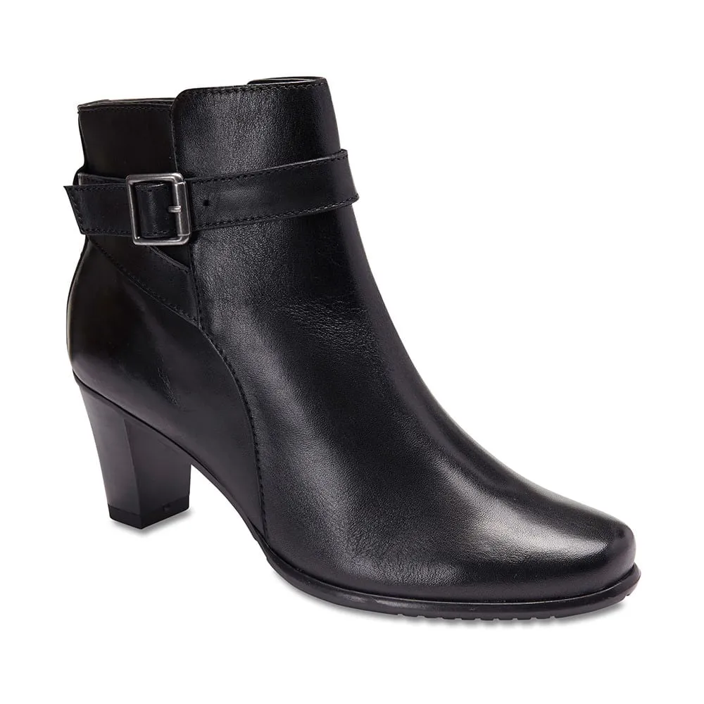 Alaska Boot in Black Leather