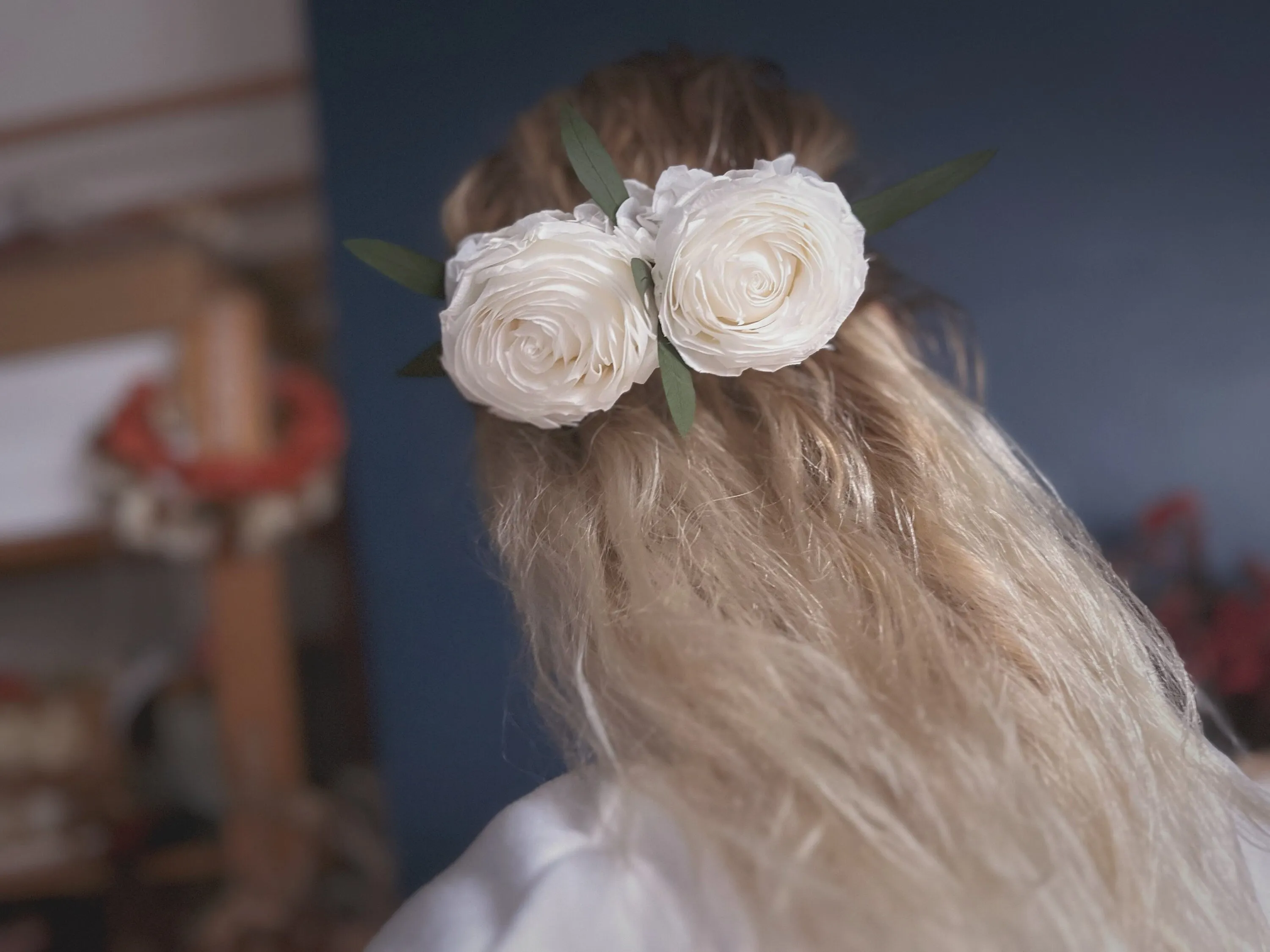 Bridal White and Green Headpiece, White Rose Floral Hair Comb for Brides, Romantic Bride Statement Large Rose Headdress