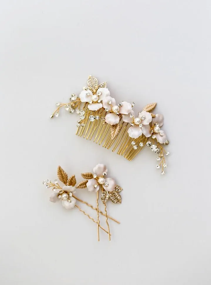 C192. white florals boho bridal hair comb and hairpins