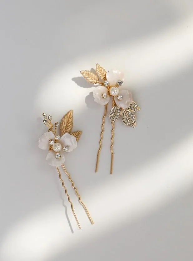 C192. white florals boho bridal hair comb and hairpins