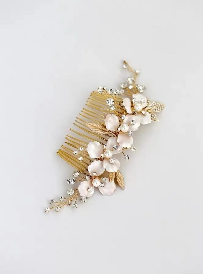 C192. white florals boho bridal hair comb and hairpins