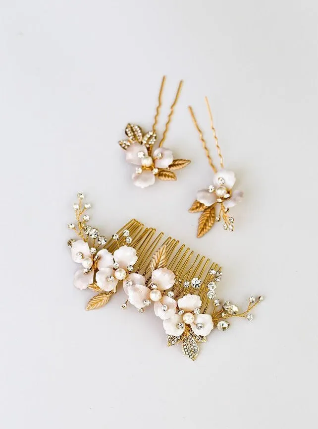 C192. white florals boho bridal hair comb and hairpins