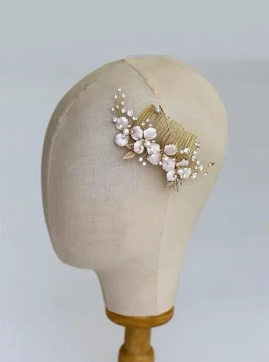 C192. white florals boho bridal hair comb and hairpins