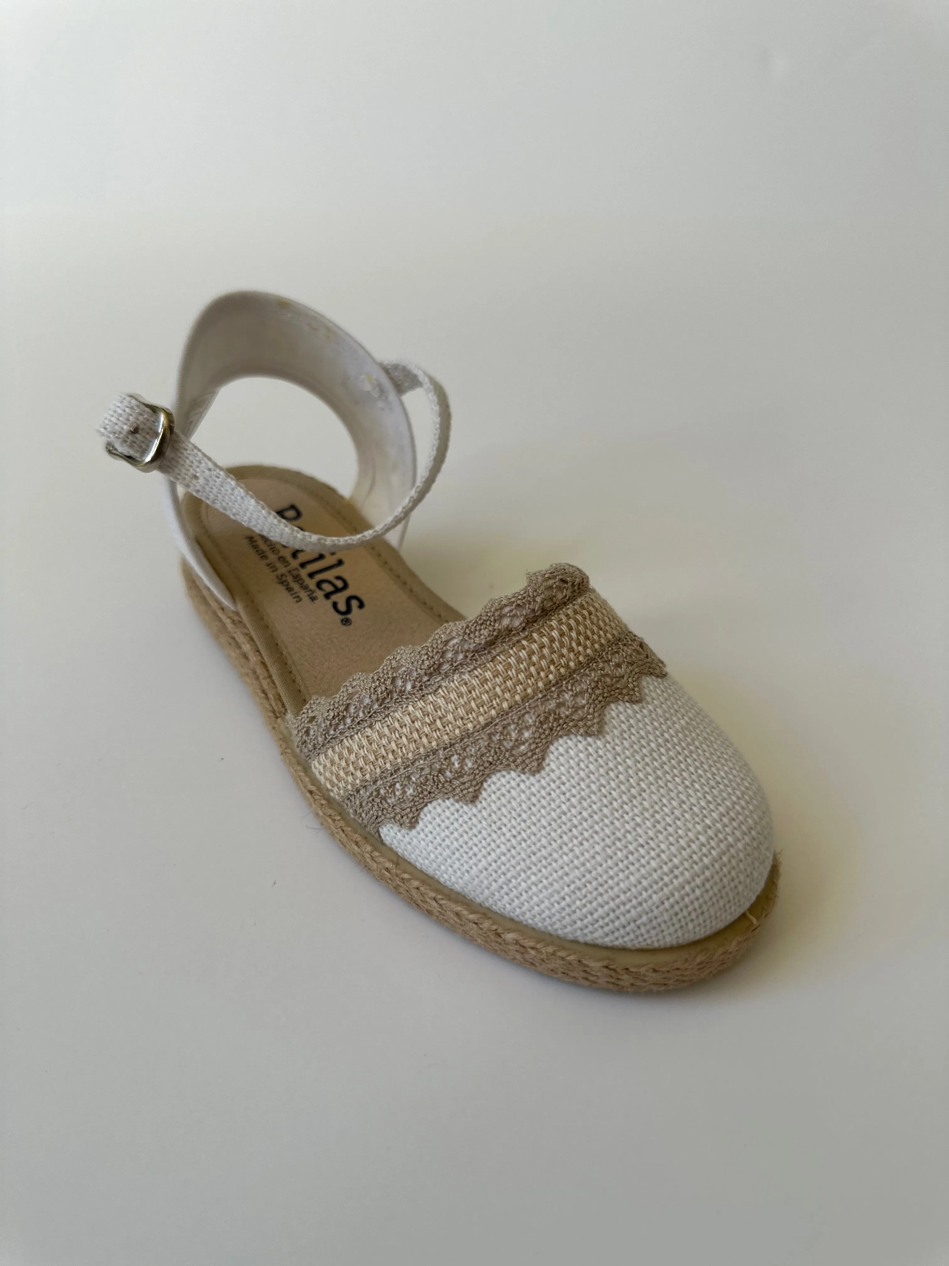 White wedge alpargata with beige macrame details